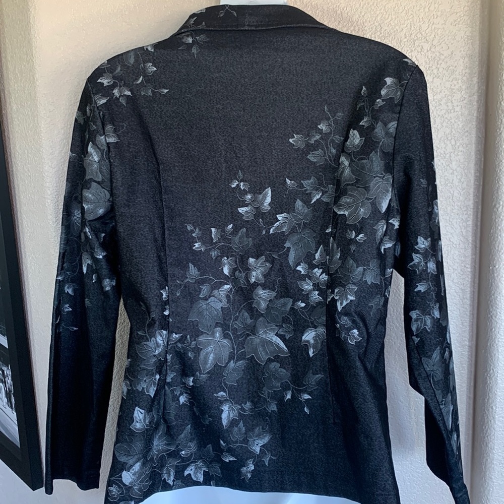 CLARA S by CLARA SUNWOO Grey denim jacket, light weight, stencil leaves. S - Picture 3 of 16